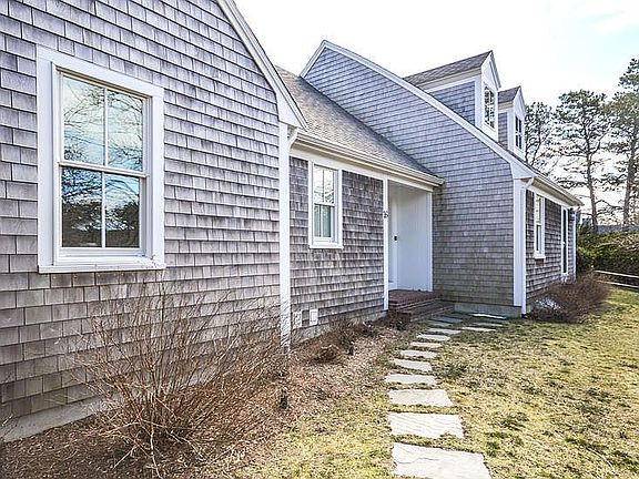 5th image of 16 Cranberry Ln