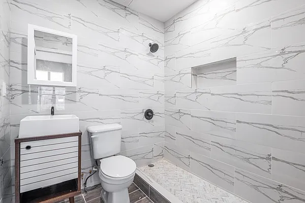 Rented by Five Stone NYC LLC | media 7