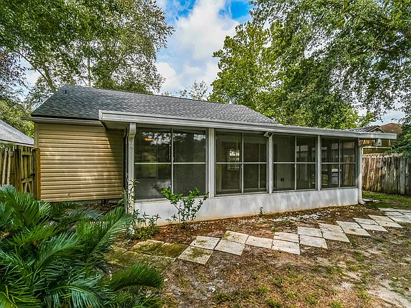 5th image of 8031 Mactavish Way E