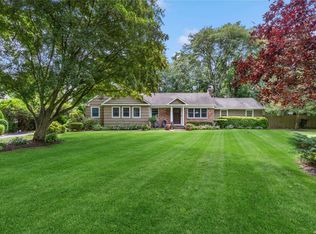 2 Promenade Dr, Huntington, NY 11743