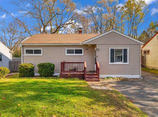 295 Rivard Blvd, Waterford, MI 48327