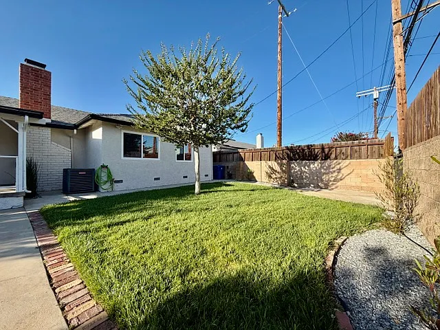 23130 Hartland St — Photo 25