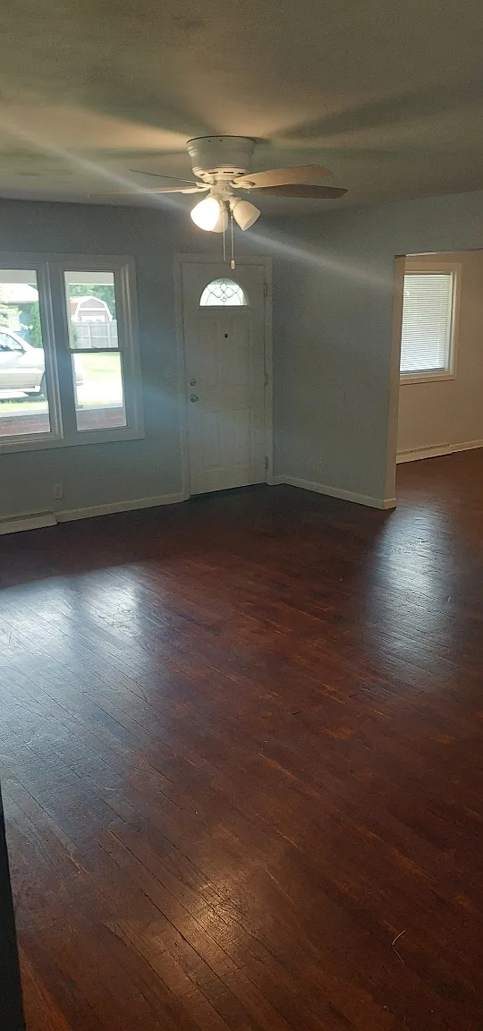 3 bed, 1.5 bath, 1690 sqft, $1,960 — Photo 4