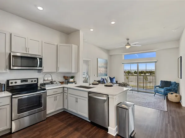 Waterford Market Apartments