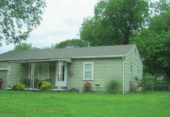 1st image of 216 W Summey Ave