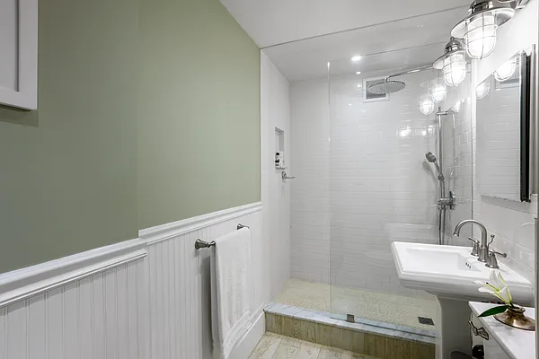 Sold by Compass | media 16