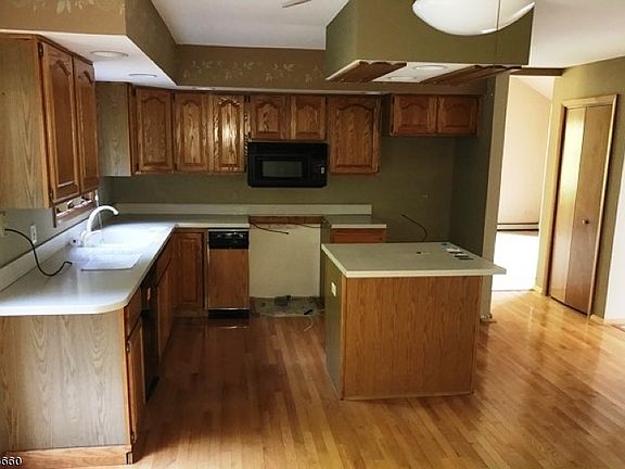 2nd image of 8 Ekes Ct