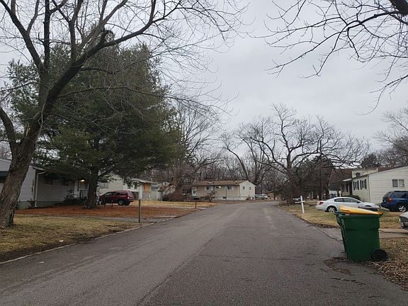 4th image of 1121 Scott Ave