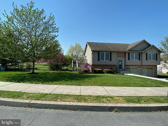 3rd image of 11 Clemens Dr