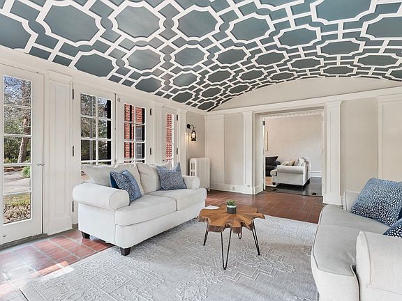 5th image of 1503 Elm St.