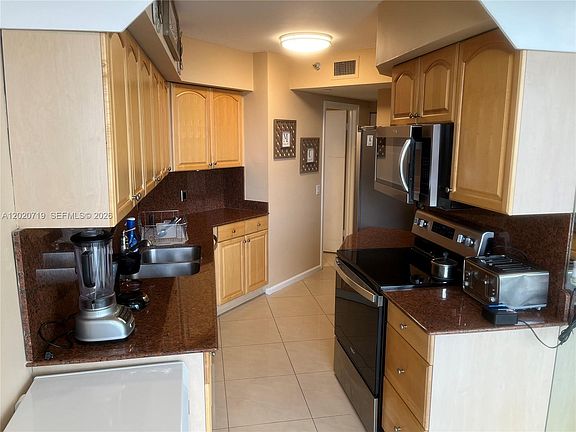4th image of 3610 Yacht Club Dr APT 1511