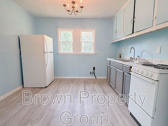 2nd image of 1547 Center St