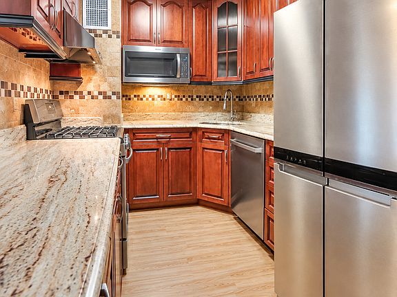 3rd image of 333 Pearl St APT 18D