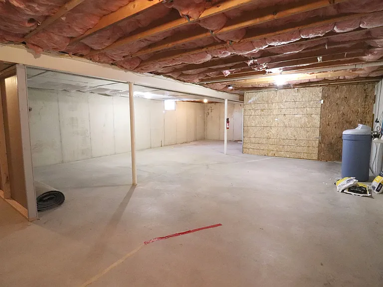 10 Spring House Ln — Photo 19