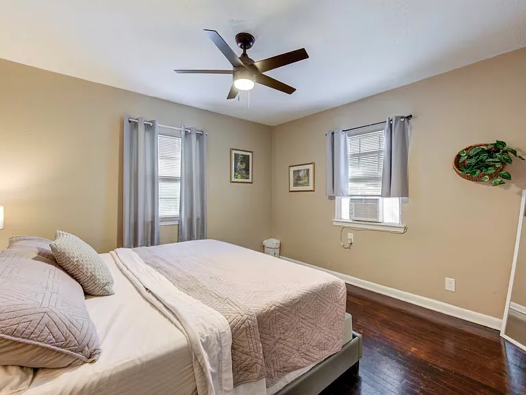 6827 Peerless St #4 — Photo 11