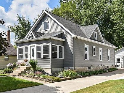 2nd image of 815 10th Ave