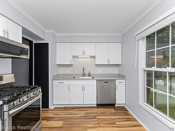 3rd image of 1157 Pine Ridge Ct