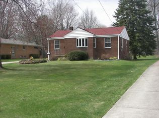 1826 Horseshoe Blvd, Westlake, OH