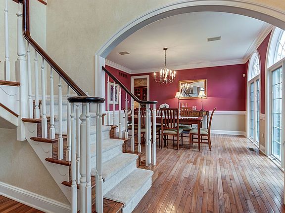 4th image of 603 Longchamps Dr