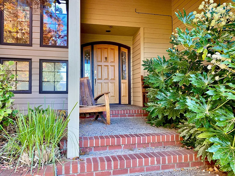 598 Winter Creek Ln — Photo 3