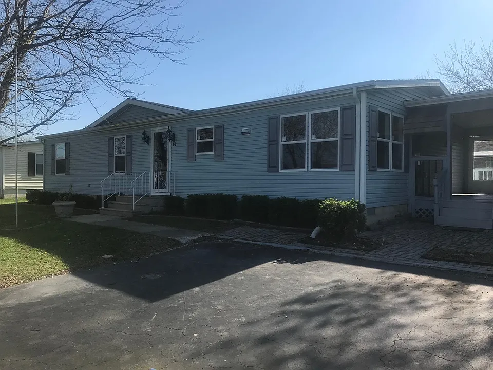 14 Welch Dr E