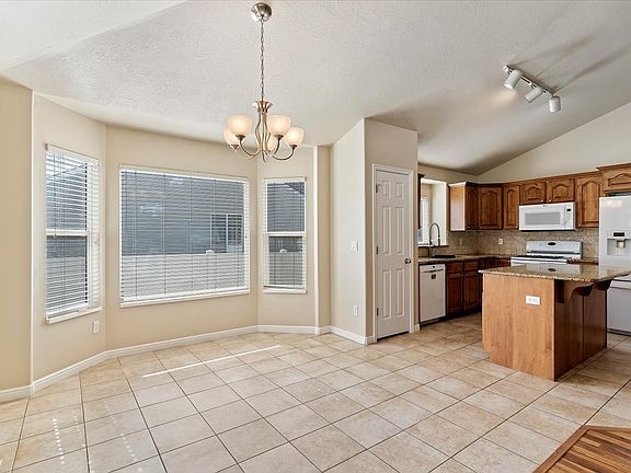5th image of 949 E Chris Cir