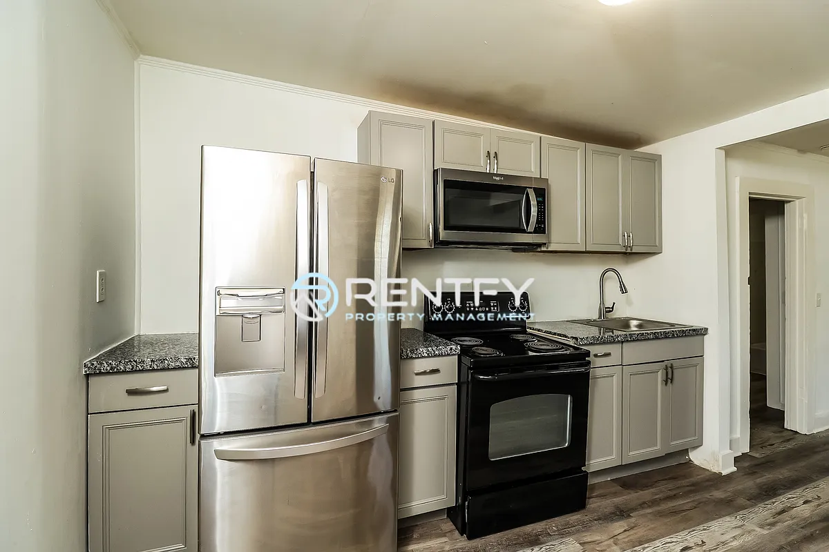 Building Photo - 303 E Ingle St #B