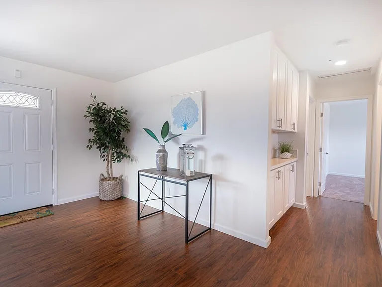 263-267 Ebony Ave — Photo 4