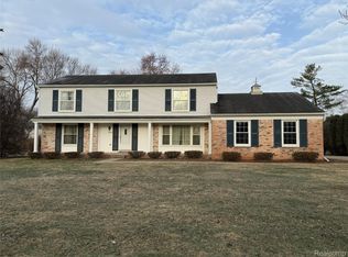3254 E Bradford Dr, Bloomfield Hills, MI 48301