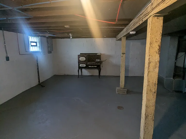 994 Peerless Ave — Photo 4