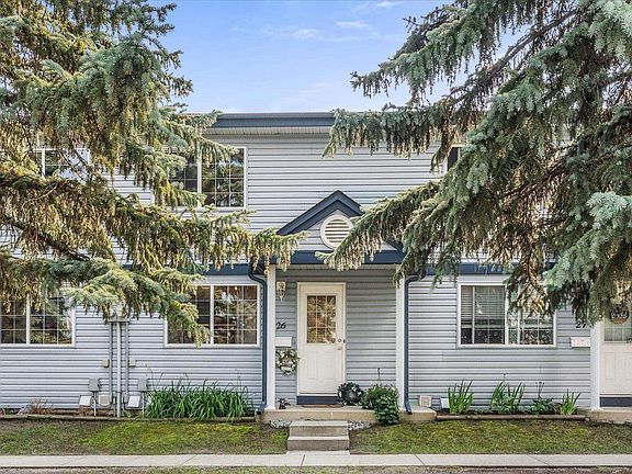 2nd image of 100 Westridge Cres #26