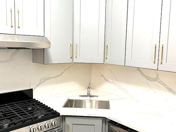 3rd image of 527 Leonard St APT 3
