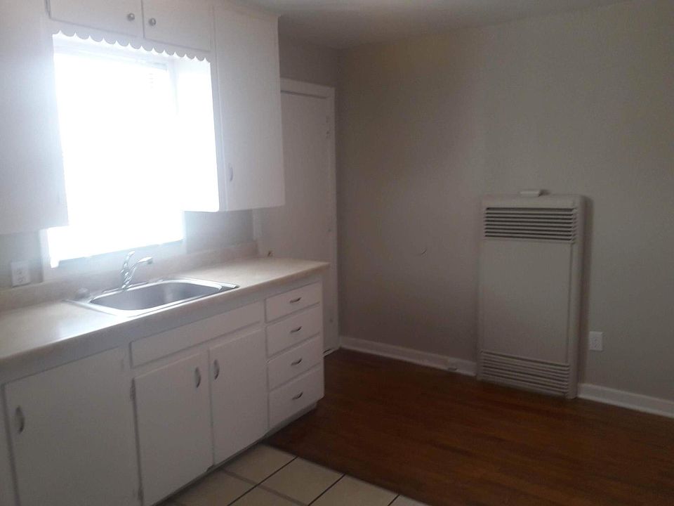 2nd image of 228 Hermosa Dr NE #B