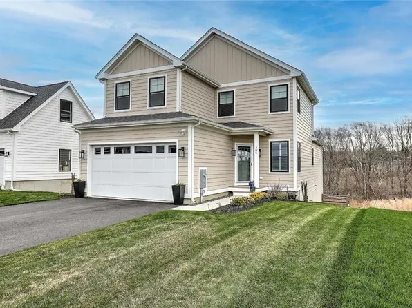 305 Freedom Trail Dr, Portsmouth, RI 02871
