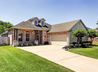 5808 Little Grove Dr, Pearland, TX 77581