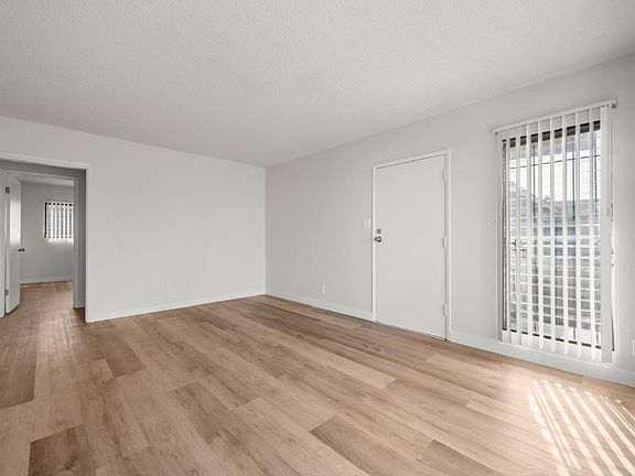 5th image of 643 W 74th St #F4