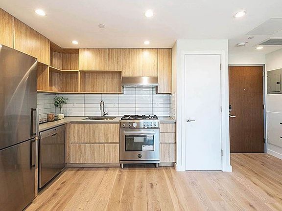 4th image of 14-33 31st Ave #2N
