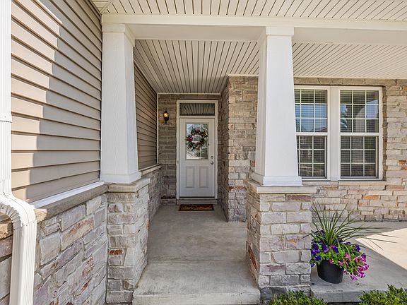5th image of 36945 Chestnut Dr