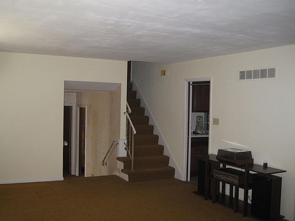 Living rm entry/main floor