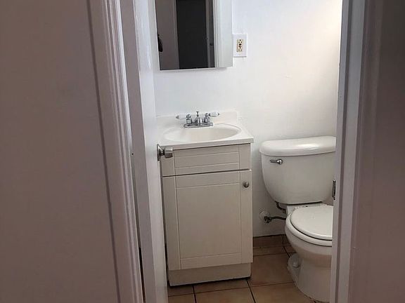 5th image of 3222 Santa Monica Blvd APT 20