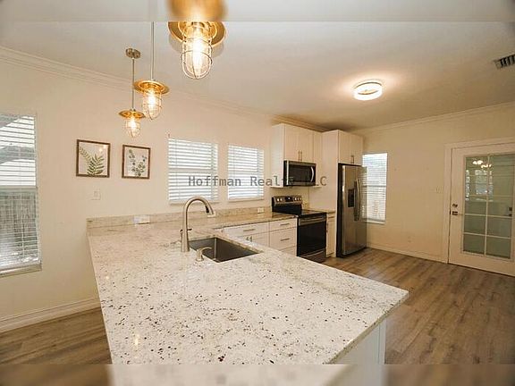 4th image of 2511 W Fig St