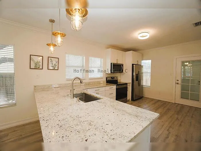 2511 W Fig St — Photo 4