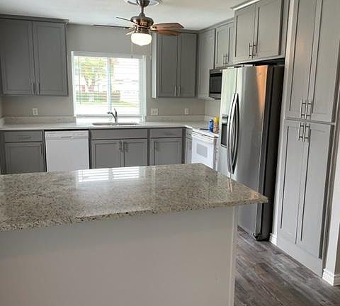 2nd image of 101 Wilshire Dr #101