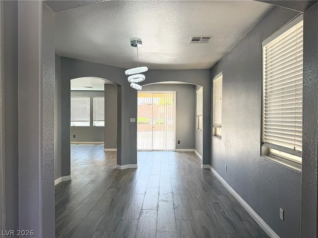 5 bed, 4.5 bath, 3145 sqft, $2,610 — Photo 3