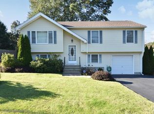 9 Falmouth St, Johnston, RI 02919