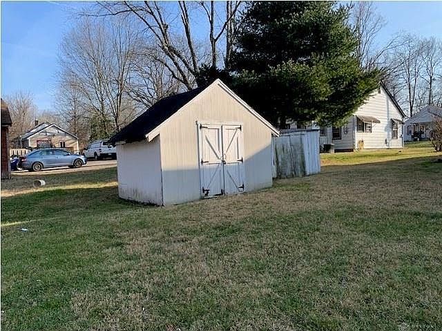 2nd image of 105 Highlawn Ave