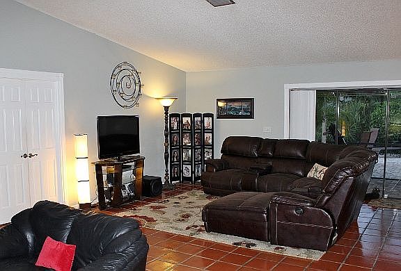 5th image of 8493 NW 14th St