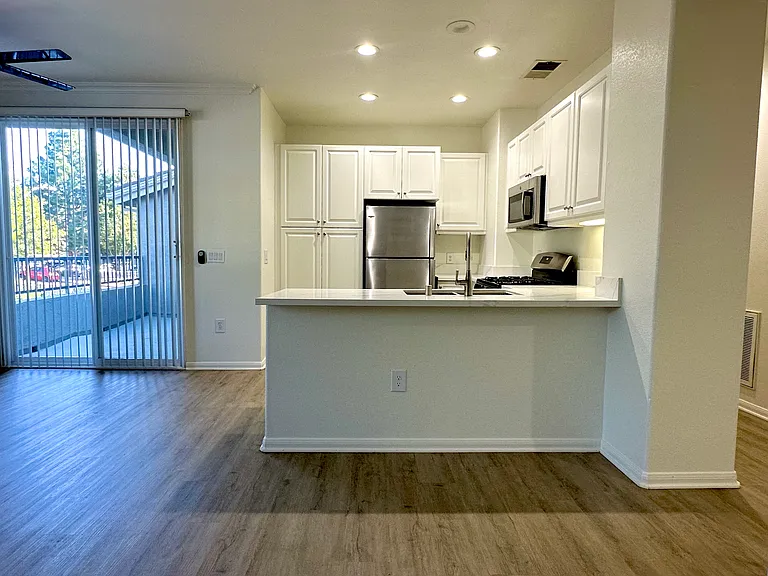 Creek View Condominiums — Photo 74