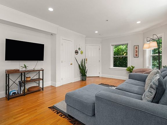 2nd image of 17 Robbins St APT 2