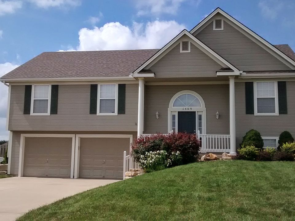 1st image of 1509 SE Cape Cir